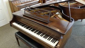 how much does a 935 kimball baby grand piano weight